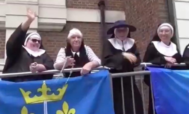 Monjas protestan por muertes luego de la vacuna del COVID