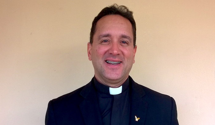 padre-carlos-perez